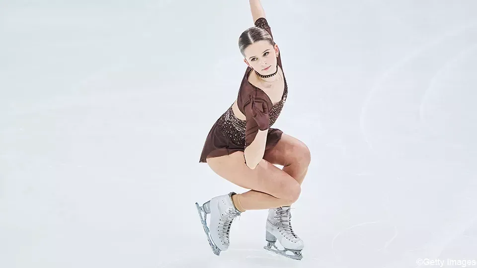 Jade Hovine, patineuse artistique, en compétition