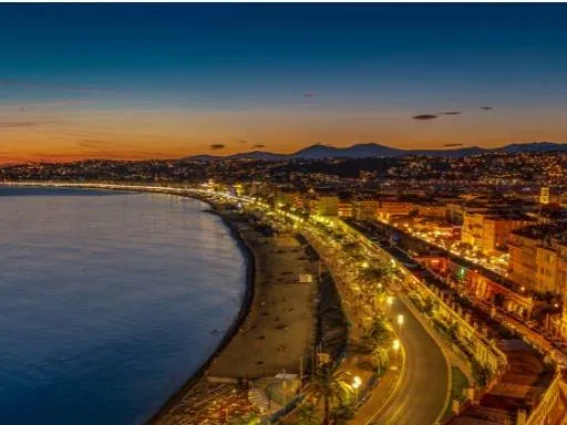 Photo of the Promenade des Anglais with a view of the Théâtre de Verdure
